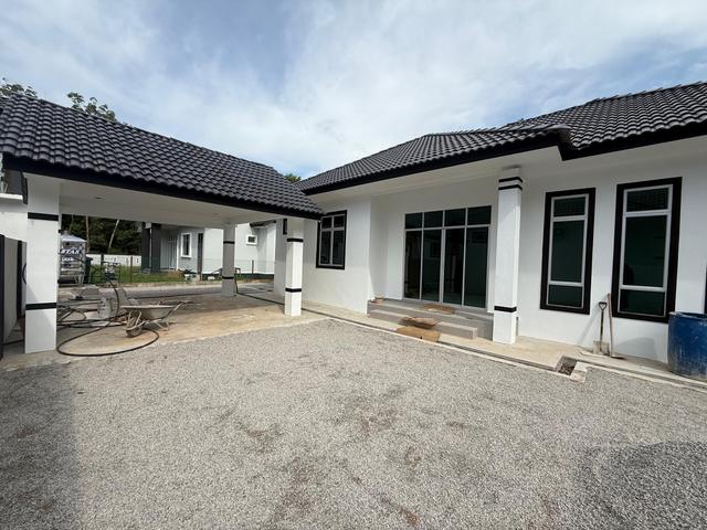Anjung dan tempat letak kereta