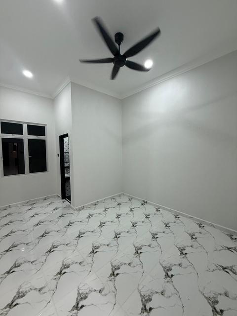Bilik tidur siap dicat dan berjubin