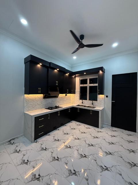 Dapur unit kedua siap dipasang kabinet