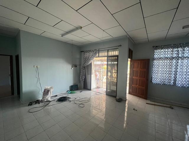 Ruang tamu sebelum kerja dimulakan