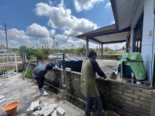 Kerja bata tembok hadapan rumah
