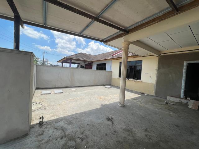 Anjung tambahan selepas plaster dan konkrit