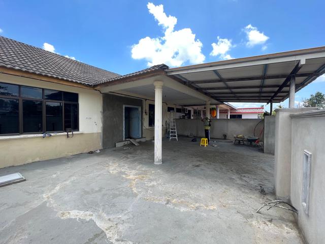 Ruang anjung dan tempat letak kereta siap dikonkrit